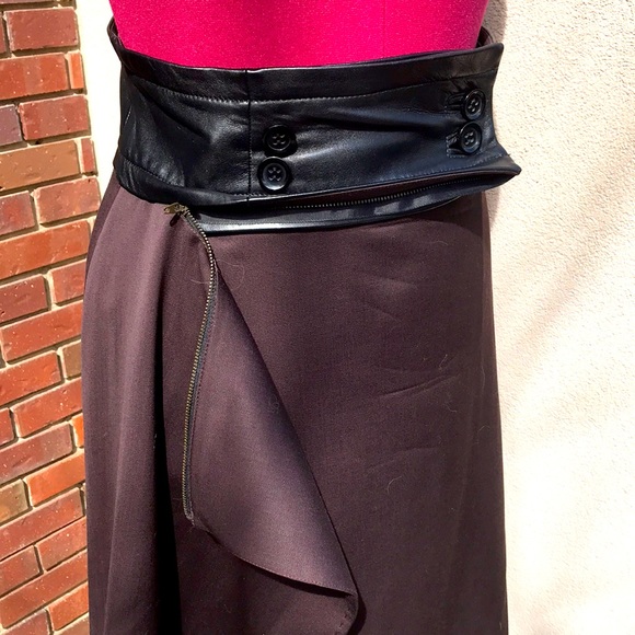 A designer piece. Sleeveless transformer dress. - Picture 7 of 13